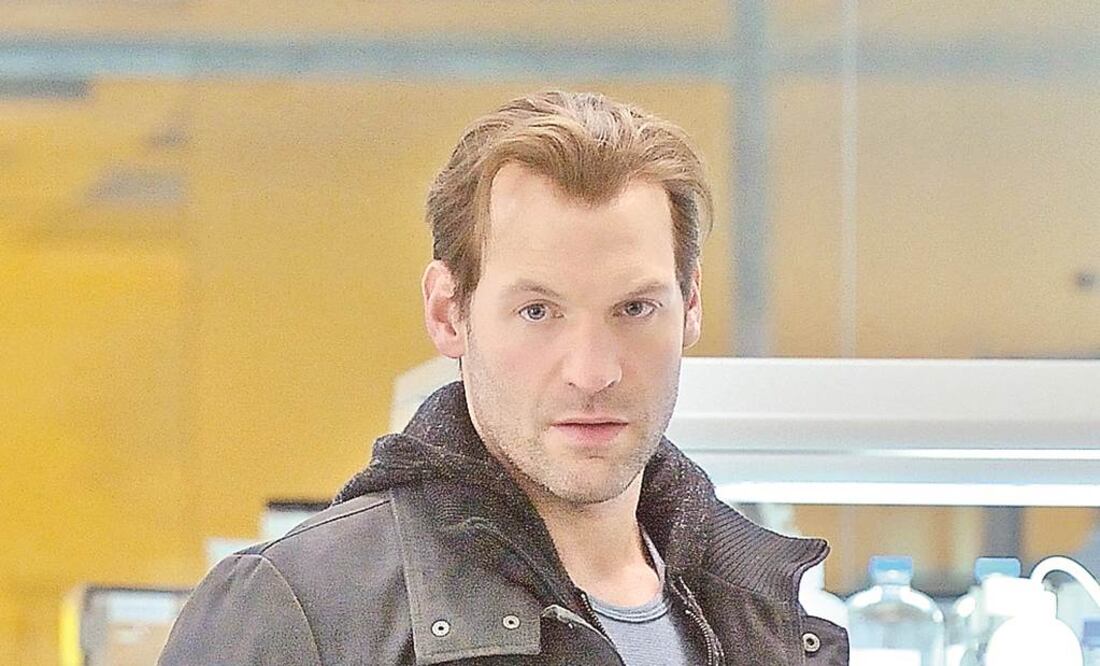 El Dr. Efraín tiene la responsabilidad de curar el virus del vampirismo. Foto: CORTESÍA