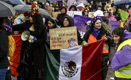 FOTOS: Mujeres marchan en el mundo contra la violencia de género y a favor de sus derechos