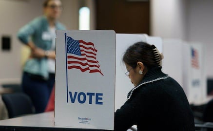 Jueza federal impide que gobierno de Trump exija prueba de ciudadanía para votar; requisito viola la separación de poderes, afirma