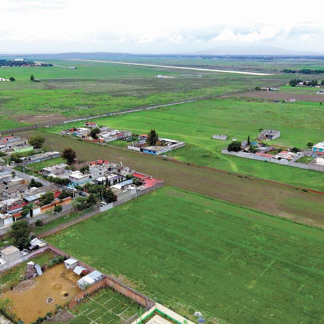 Un tribunal colegiado consideró que el impacto ambiental que podría ocasionar el aeropuerto no es de carácter irreparable. ARCHIVO EL UNIVERSAL
