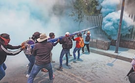 CNTE eleva protesta a vandalismo; no hay acuerdo