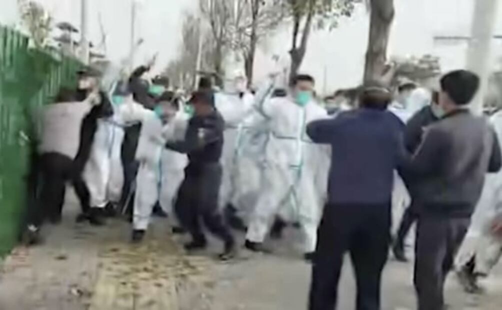 Reportan violentas protestas en la mayor fábrica de iPhone de China