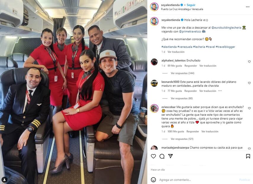 Alex Tienda compartió en su Instagram una fotografía con la tripulación del avión que lo llevó a Venezuela. / Foto: Instagram.