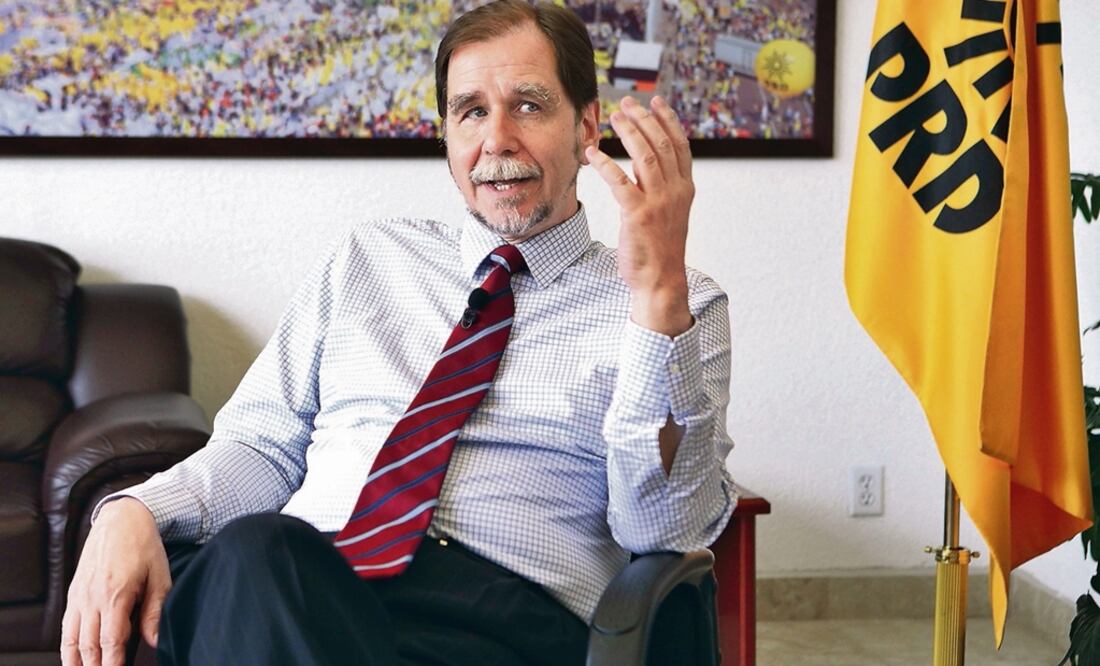 Agustín Basave Benítez presentó su renuncia como militante del PRD. Foto: Archivo/EL UNIVERSAL