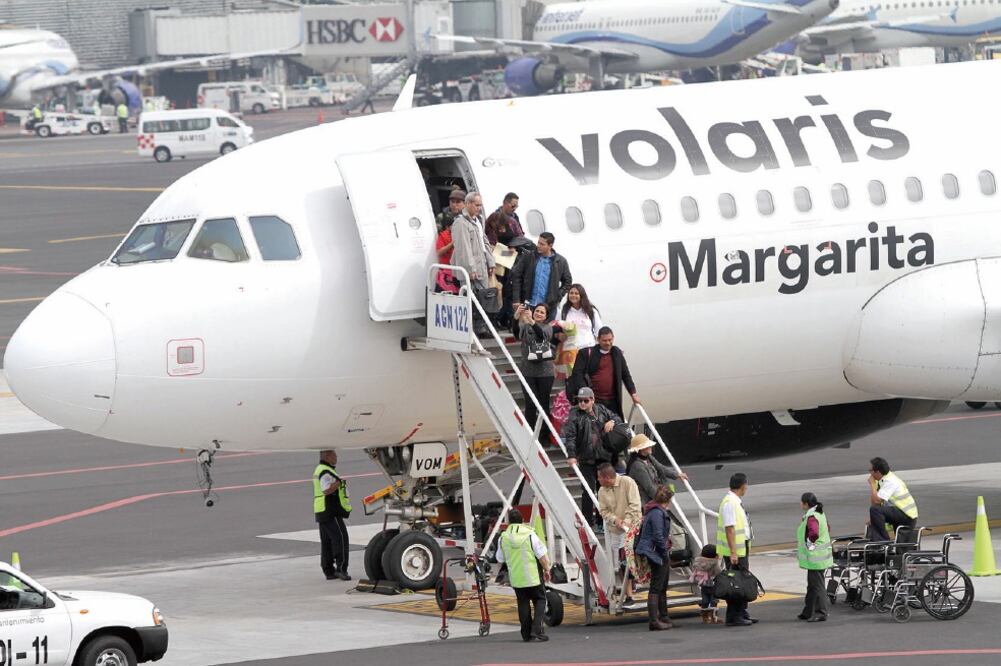 El personal de Volaris se rige bajo un sistema de compensación variable: si quieren ganar más, trabajan más, todo dentro de la regulación (ARCHIVO EL UNIVERSAL)