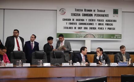 Con lugares vacíos, legisladores realizan reunión cancelada por funcionarios de AMLO