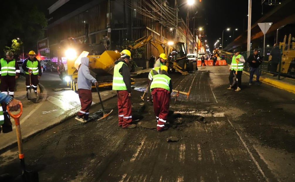 Alcaldía Álvaro Obregón y Gobierno capitalino realizan reencarpetado de carriles laterales de Periférico Sur.
Foto: Especial.