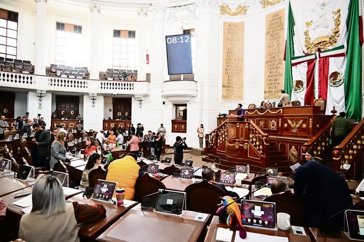 El Congreso de la CDMX aprueba penas contra el fraude digital.  El pleno aprobó castigar el robo de datos mediante sitios, correos o mensajes falsos, con hasta 9 años de cárcel.