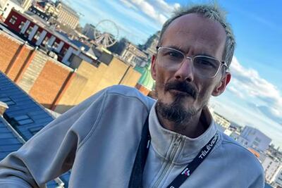 Polémica en Francia por muerte de streamer en transmisión en vivo; se hizo famoso por grabarse mientras era humillado y golpeado