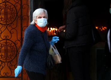 Decretan toque de queda en Atenas por aumento de casos de coronavirus