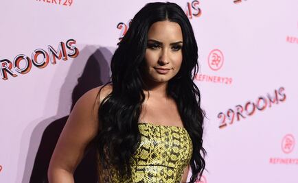 Demi Lovato sorprende con sexy escote