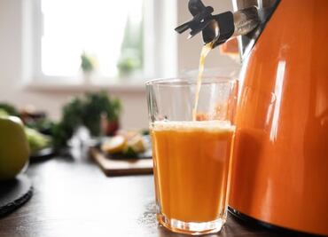 Prepara este jugo de zanahoria y apio para terminar con los dolores de la artrosis