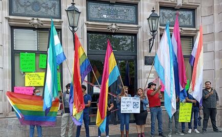 Comunidad LGBT aplica clausura simbólica al Congreso de Aguascalientes; afirma que es un parlamento homofóbico