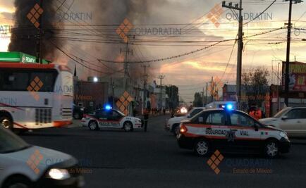 Combaten incendio en fábrica de Toluca 