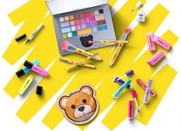 Moschino y Sephora lanzan línea de maquillaje inspirada en artículos escolares