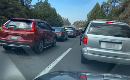 Registran carga vehicular en la autopista México-Cuernavaca por Semana Santa