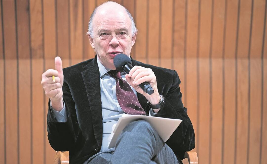 El escritor Enrique Krauze declaró que la comparación entre Pedro Castillo y Benito Juárez hecha por el presidente López Obrador “es absolutamente insostenible”.