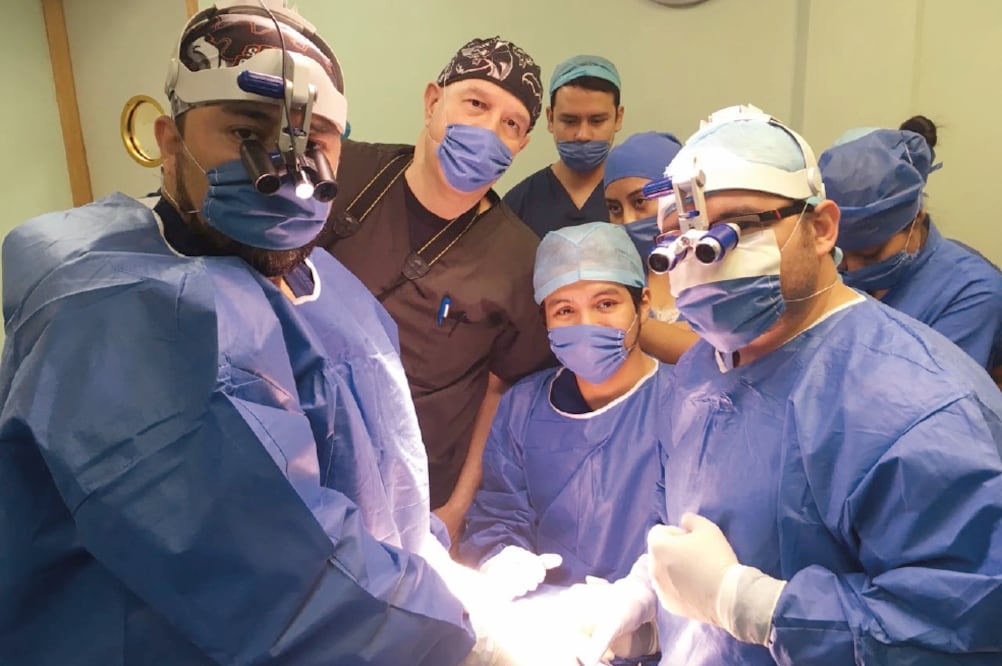 La operación al ex rector se realizó en un hospital privado (FOTO: ESPECIAL)