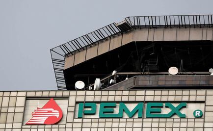 Moody's revisa de estable a negativa calificación de Pemex