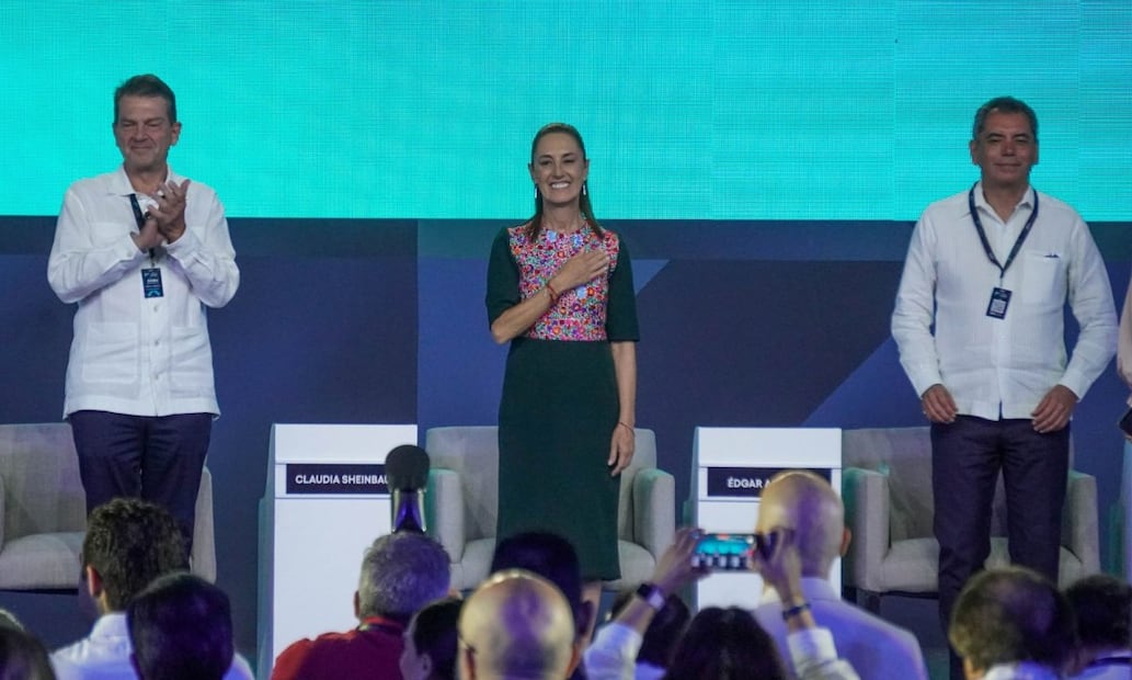 Presidenta de México, Édgar Amador Zamora, secretario de Hacienda y Crédito Público (SHCP), durante la clausura de la 89 Convención Bancaria convocada por la Asociación de Bancos de México. FOTO: ELIZABETH RUIZ/CUARTOSCURO.COM