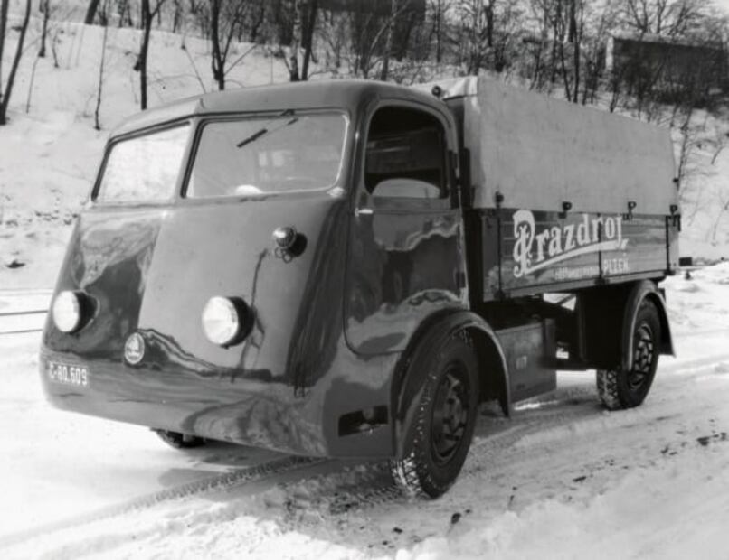 La primera camioneta híbrida del mundo nació en 1939 y repartía cerveza