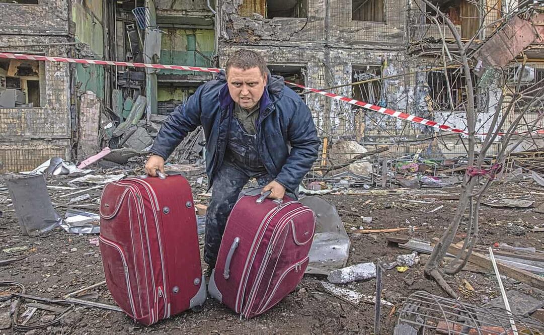 Nueve personas murieron y otras nueve resultaron heridas en un ataque ruso contra una torre de televisión en Antopil. Foto: Roman Pilipey. EFE