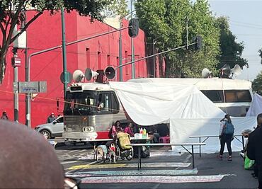 Maestros de la CNTE bloquean calles del Centro Histórico de CDMX; exigen solución a demandas laborales