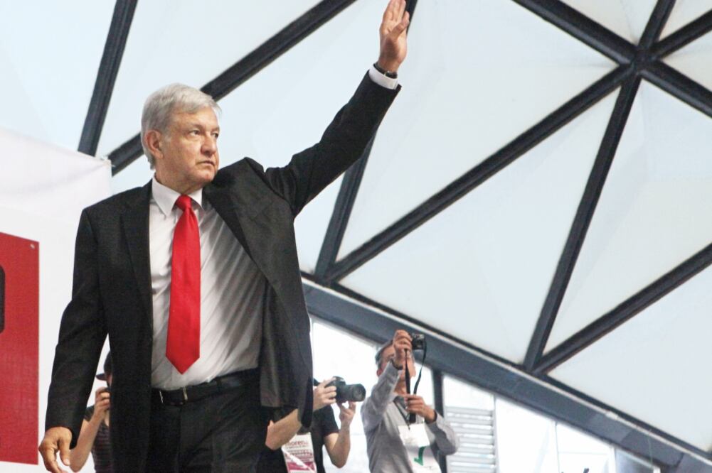 Andrés Manuel tampoco. En junio de 2015 el tabasqueño declaró que con el PRD en 2018 no iría “ni a la esquina” (ARCHIVO. EL UNIVERSAL)