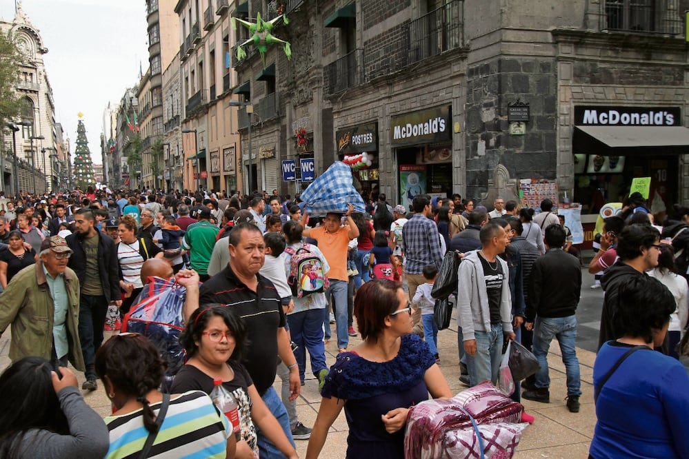 En México hay demasiados estudiantes que abandonan la escuela sin llegar a secundaria, dice la OCDE. Foto: Archivo | El Universal