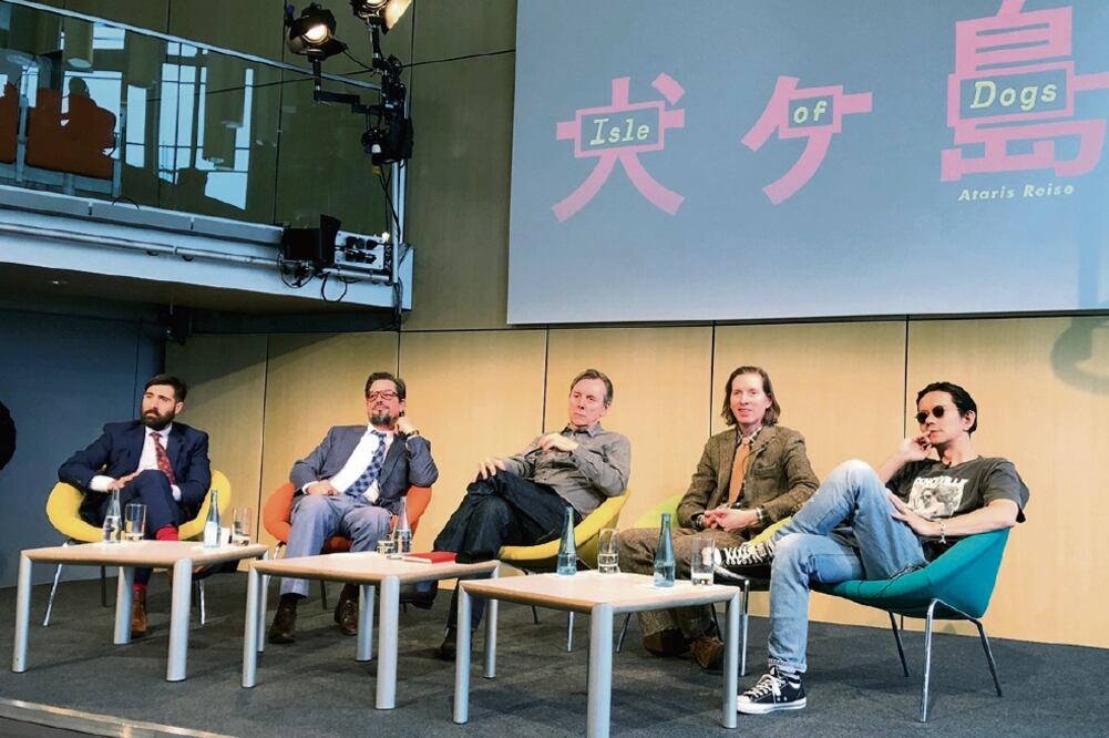 Wes (saco café) reunió a varias estrellas para hacer las voces de los personajes. (ALEJANDRA MUSI. EL UNIVERSAL)