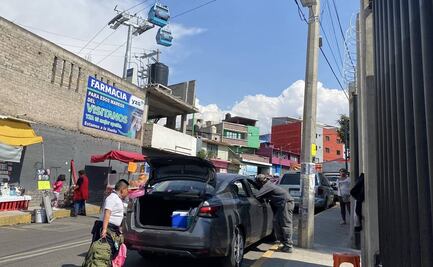 Semovi retira taxis irregulares en estaciones aledañas de la Línea 2 del Cablebús