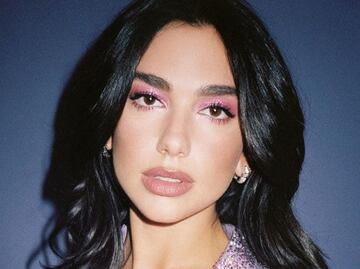 Dua Lipa luce como Barbie con sensual catsuit rosa