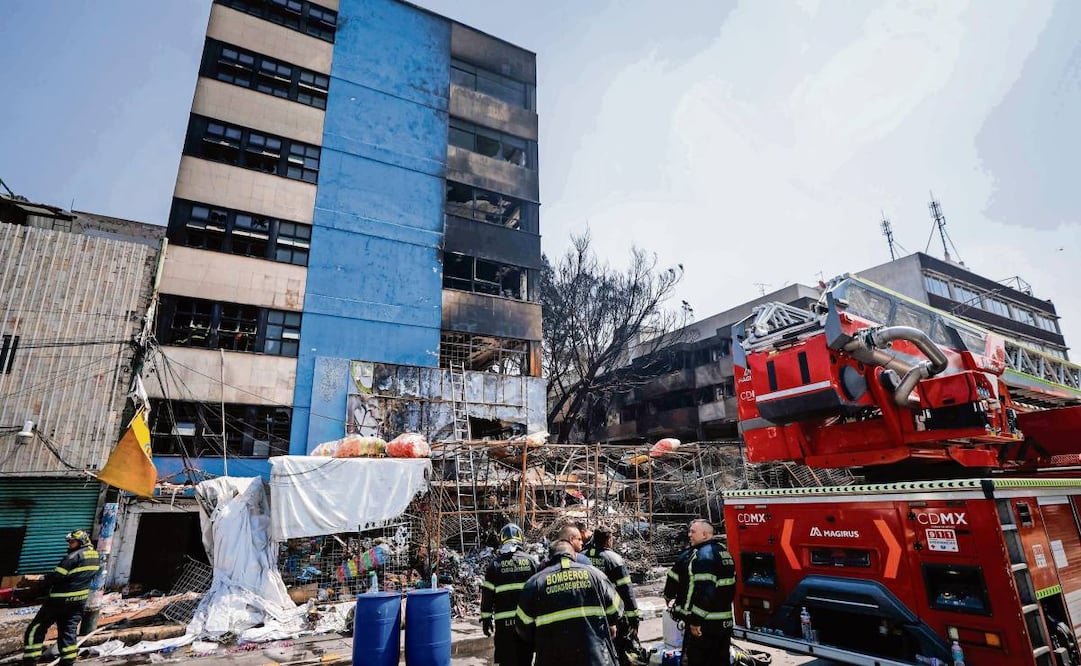 Los bomberos laboraron nueve horas para sofocar el incendio; de no haberse contenido pudo haberse extendido, aseguraron. Foto: Diego Simón / EL UNIVERSAL