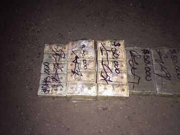 Militares encuentran 545 mil dólares en compartimento secreto de camioneta