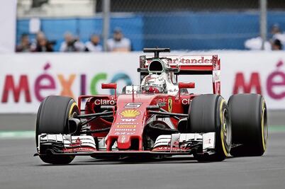 Vettel brilla en prácticas