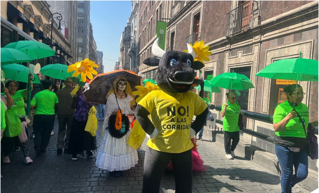 Activistas y animalistas. Foto: Laura Arana/EL UNIVERSAL