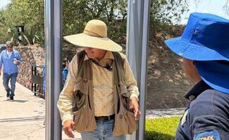 Autoridades implementan nuevo dispositivo de seguridad en Teotihuacán; instalan 5 detectores de metales