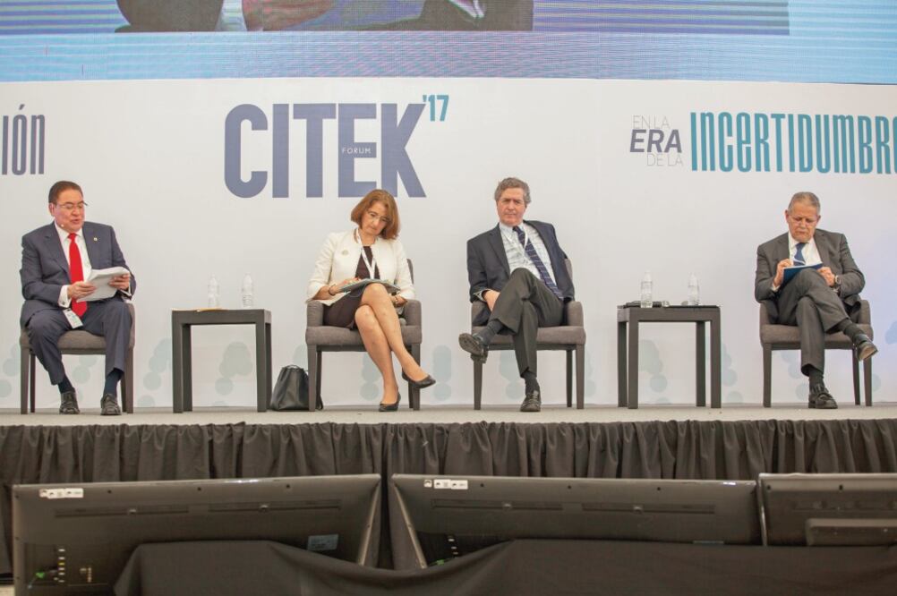 Enrique Guillén (Canacintra), Luz María de la Mora (LMM Consulting), Luis de la Calle (De la Calle, Madrazo y Mancera) y Luis Robles (ABM), coincidieron en que México no debe aceptar cualquier propuesta del TLCAN sólo para mantenerse (CAMILA MATA)