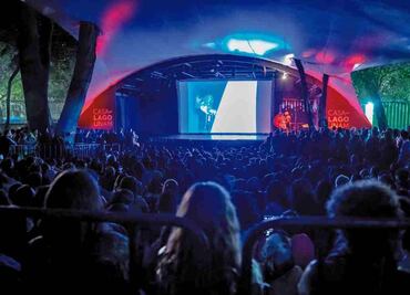 Poesía en Voz Alta, con un performance de Raúl Zurita