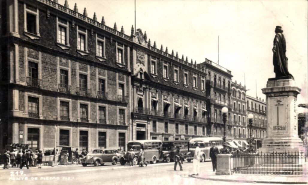 Fachada del Monte de Piedad, años 40. Foto: Especial.