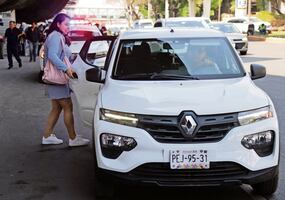 Crónica de movilidad: “Si no me dejan subir, me saldré del aeropuerto”