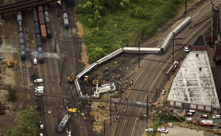 Lamenta Obama muertes en accidente de tren en Filadelfia