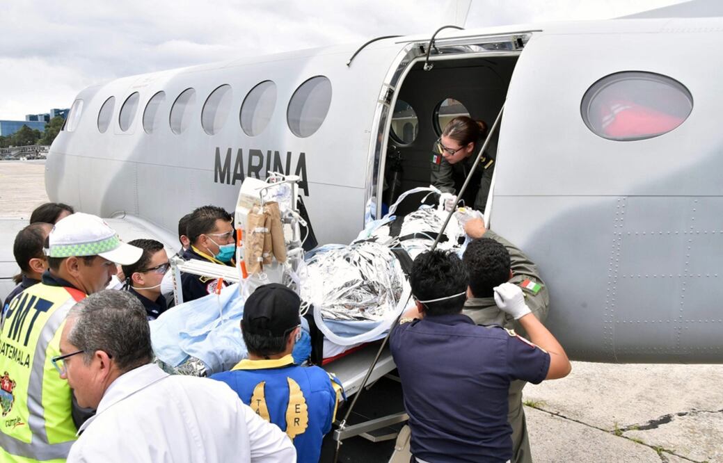 Dos guatemaltecos más llegaron a la Ciudad de México para ser atendidos por las quemaduras que sufrieron tras la erupción del Volcán de Fuego. Foto: AFP