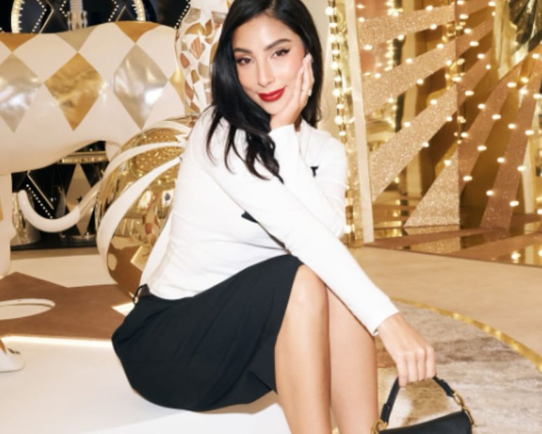 María Chacón presume culottes negros y un bolso Saddle Dior. Foto: Instagram @oficialmariachacon