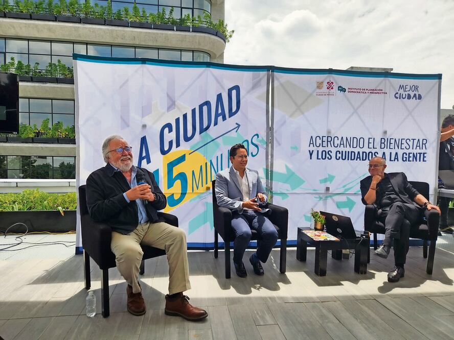 El próximo secretario de Planeación y Ordenamiento participó en la conferencia La Ciudad de 15 minutos. Foto: de FRIDA SÁNCHEZ. EL UNIVERSAL