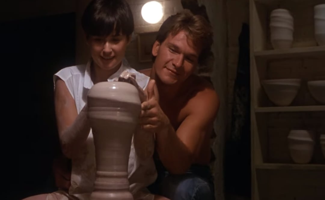 Demi Moore y Patrick Swayze en "'Ghost". Foto: Captura vía Youtube.