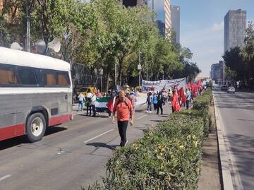 Manifestantes en CDMX expresan su apoyo a la política exterior de México y su rechazo a la toma de protesta de Trump