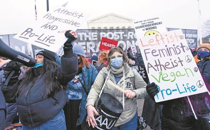 Con refuerzo, más protección contra ómicron, afirman CDC