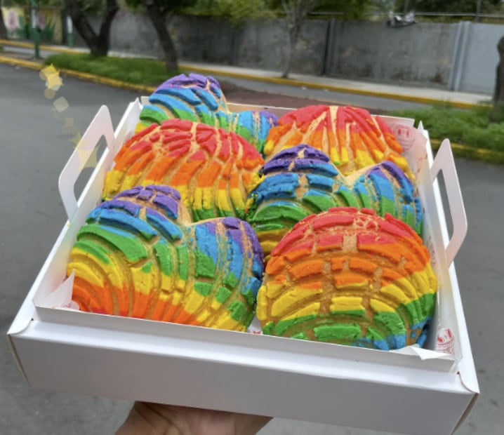 Qué mejor que festejar con unas conchas por motivo del Pride. Foto: Instagram @bestcake_cdmx