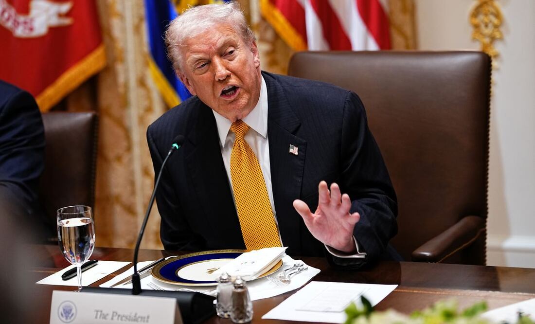 El presidente de Estados Unidos, Donald J. Trump, habla durante un almuerzo bilateral con el primer ministro de Hungría, Viktor Orbán, en el Salón del Gabinete de la Casa Blanca en Washington, D.C., Estados Unidos, el 7 de noviembre de 2025. Foto: EFE